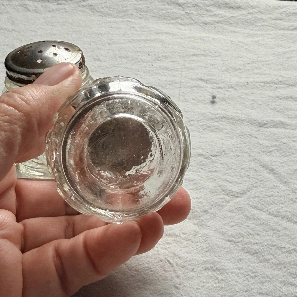 Vintage Pressed Glass Salt & Pepper Set - VGC - ELEGANT LOOK - BEAUTIFUL GLASS